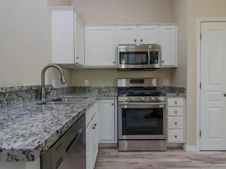 966 S Courtyard Ln — Photo 10