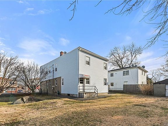 4th image of 27 Farquhar Ave