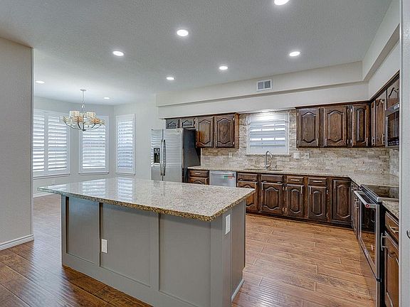 4th image of 2216 Timberglen Dr