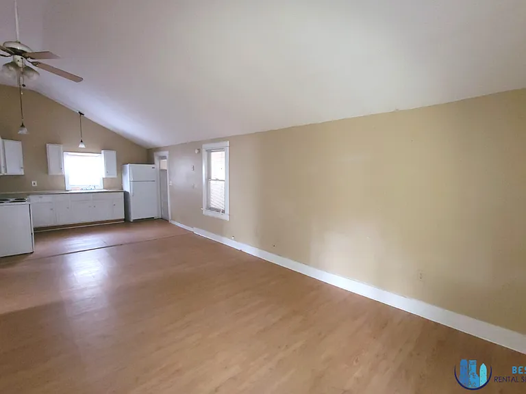 2441 E Magnolia St — Photo 5