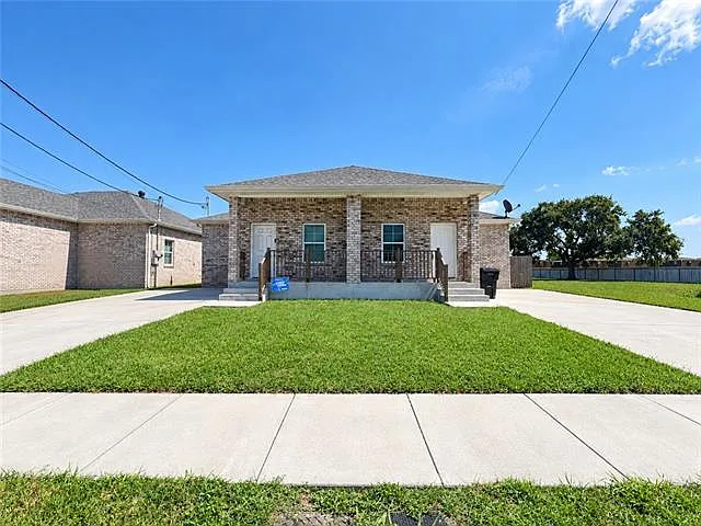 3 bed, 2.0 bath, 1450 sqft, $1,800 — Photo 2