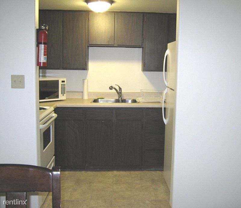3 BV 1 BDR Kitchen Furnished