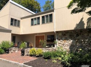 950 W Shore Rd, Oyster Bay, NY 11771