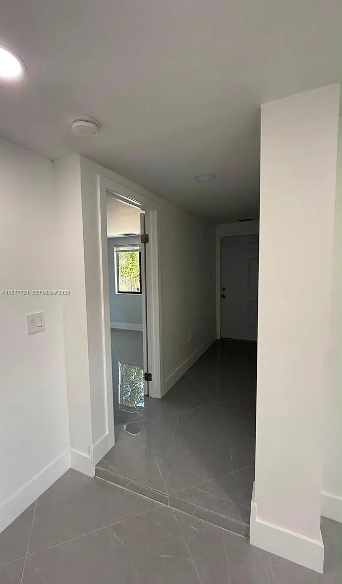 3 bed, 849 sqft, $3,500 — Photo 4