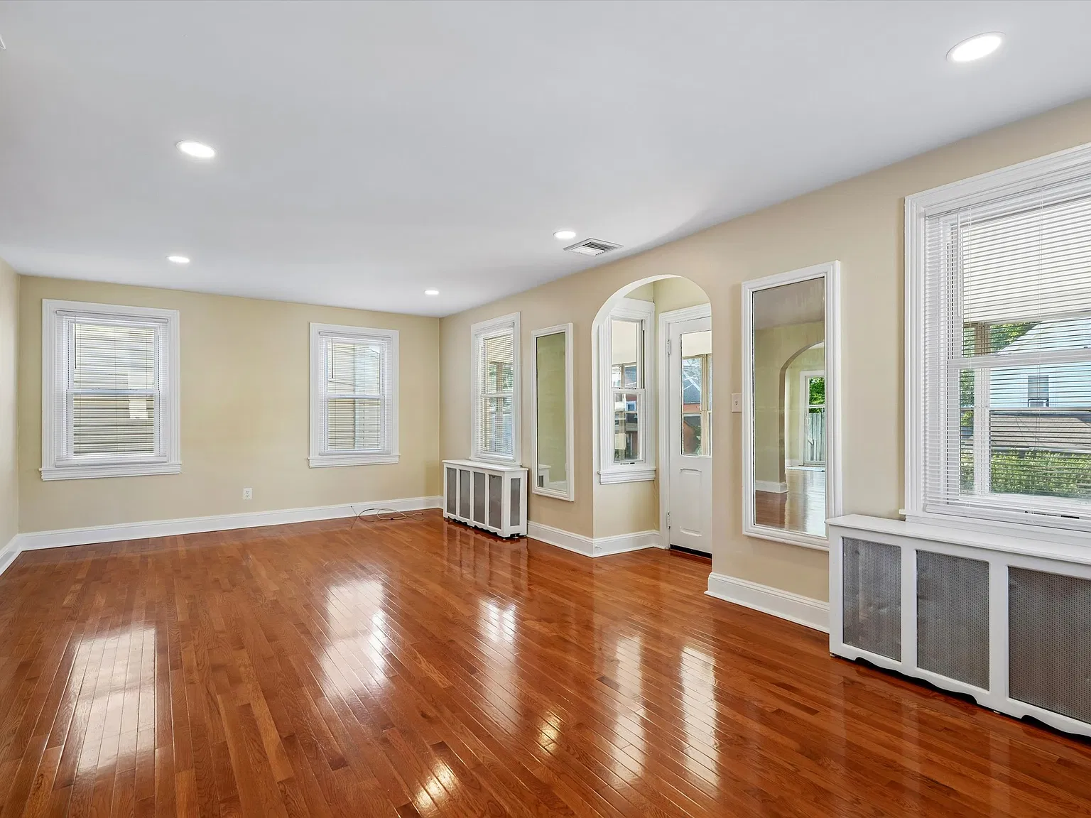 3 bed, 1678 sqft, $3,300 — Photo 3