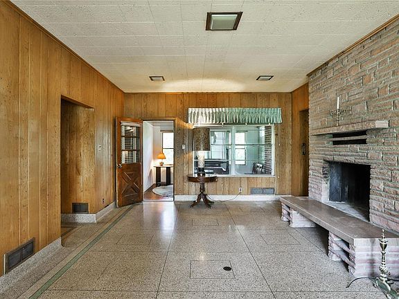 5th image of 9038 Monmouth Dr