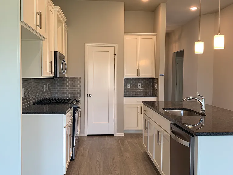 13322 S 19th Ct — Photo 5