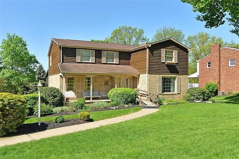 74 Stonehenge Dr photo 1