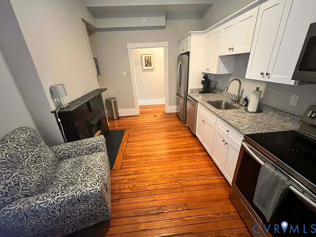 Building Photo - 18 W Franklin St #4