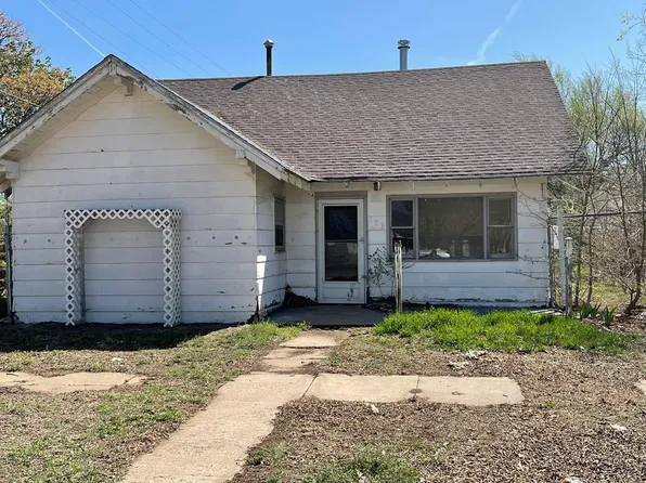 103 N Broadway St, Saint John, KS 67576