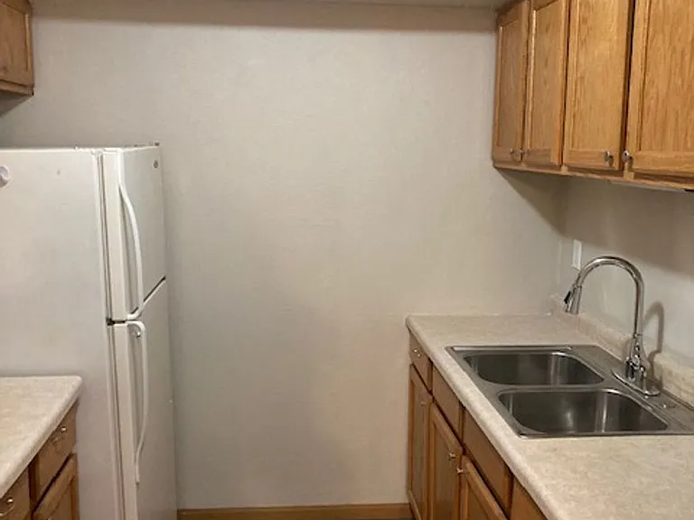 Hollow Hills Apartments — Photo 75
