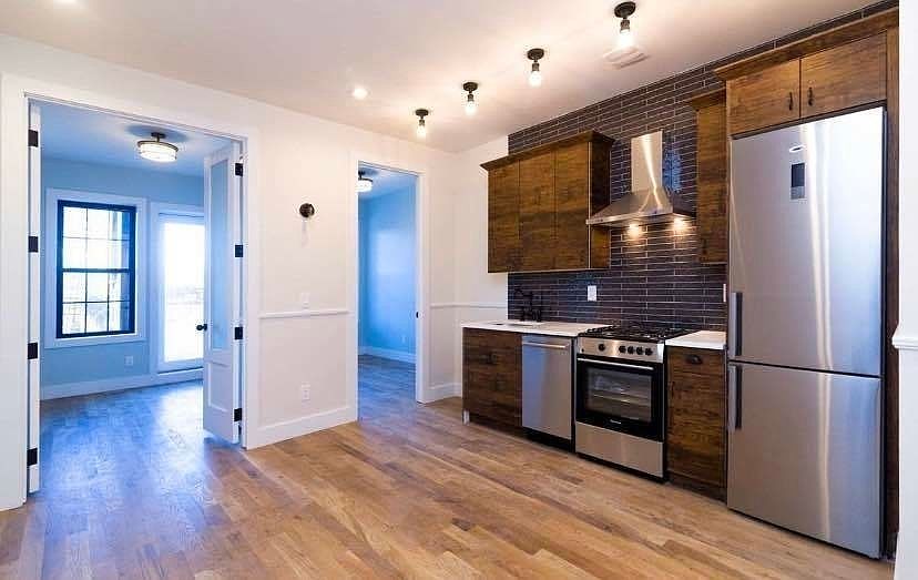 1st image of 335 Melrose St APT 2L