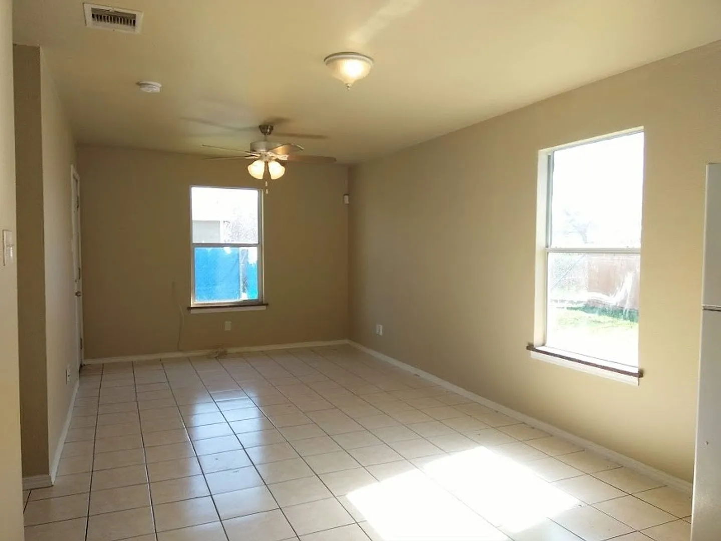Charming 3-Bedroom Home Near St. Mary's University & Loop 410 — Photo 4