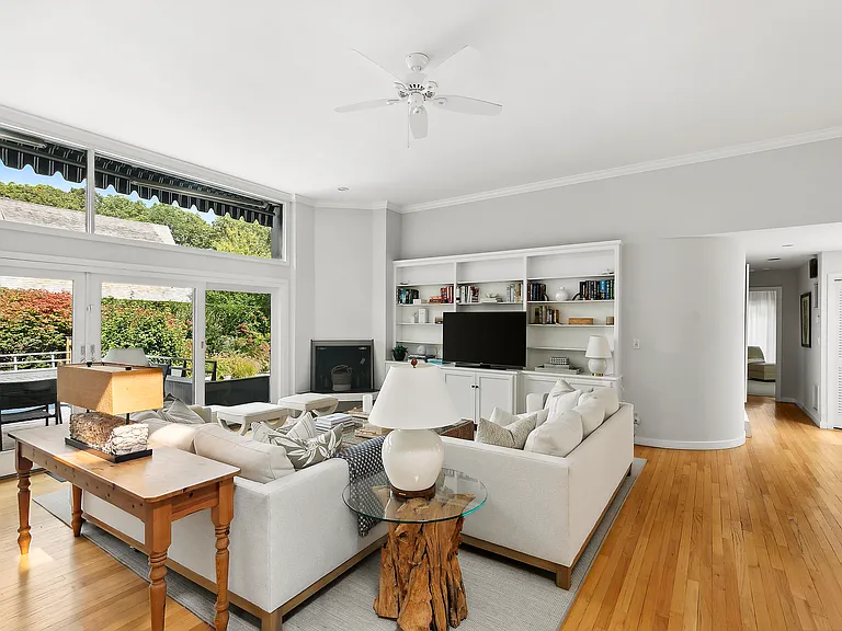 1 Oakwood Ct — Photo 13