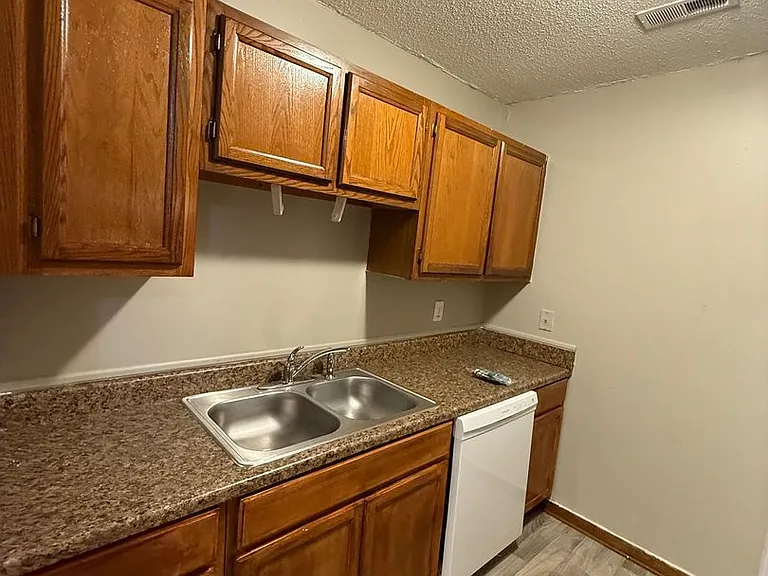 2146 Charles St #6 — Photo 5