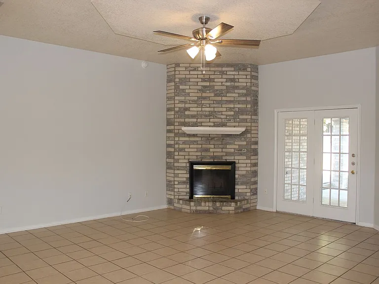4801 Addie Dr — Photo 4