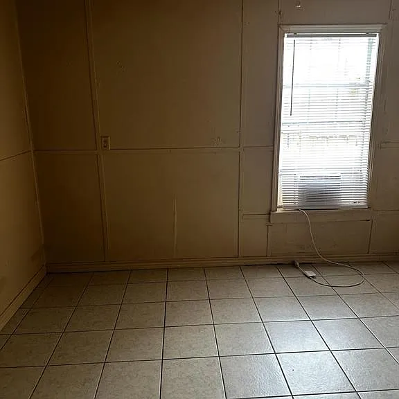 649 E Caston St — Photo 4