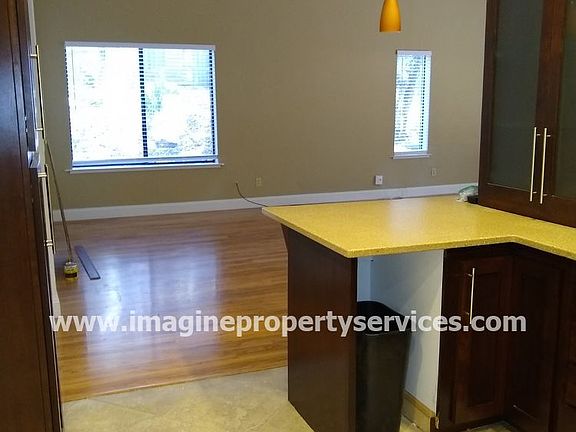 5th image of 3104 Garden Cir