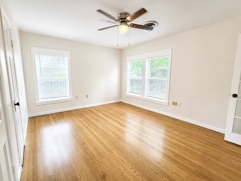 2111 Live Oak St — Photo 9