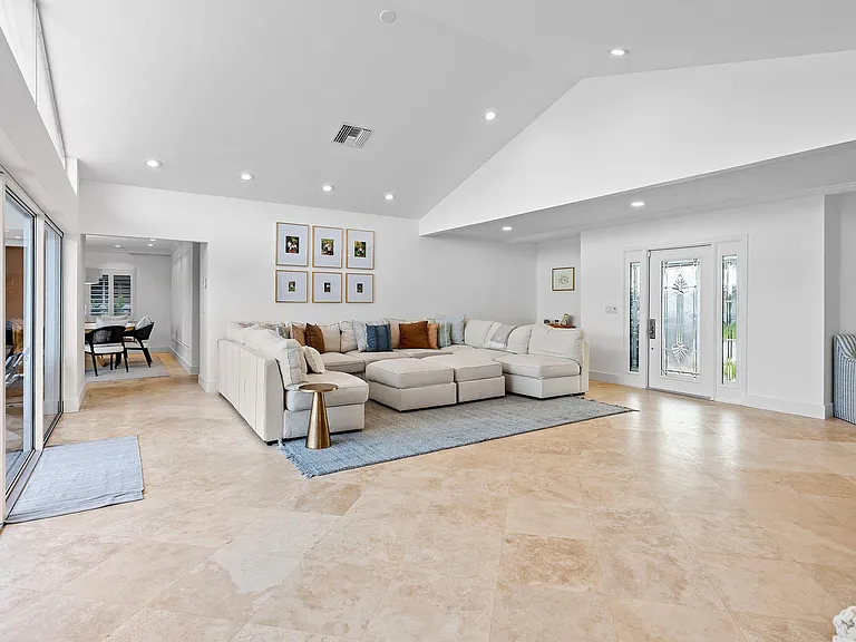 1332 SW Tamarind Way — Photo 9