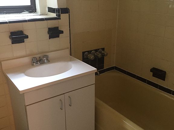 3rd image of 4718 44th St #2R