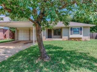 900 Kings Ct, Moore, OK 73160