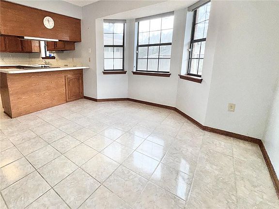 4th image of 45359 Tanglewood Dr