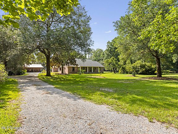 3rd image of 153 Pittman Rd