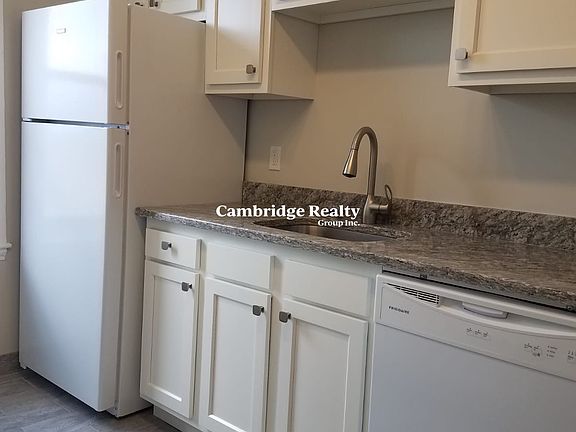 5th image of 8 Farrington Ave #3T