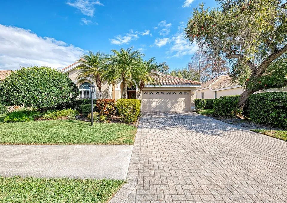 5271 Highbury Cir