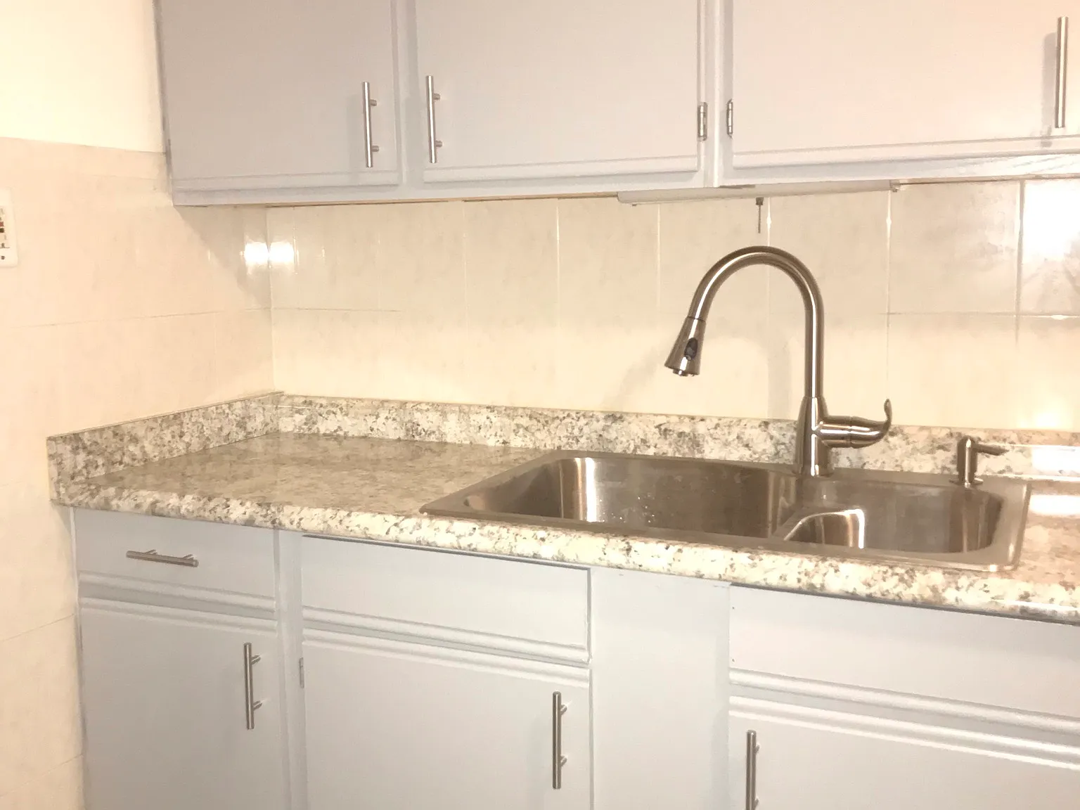 3 bed, 945 sqft, $1,900 — Photo 4