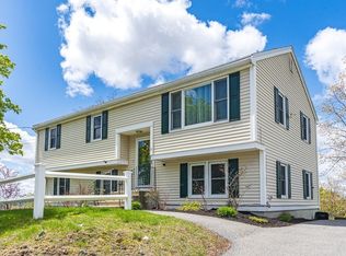 6 Skyview Ln, Woburn, MA 01801