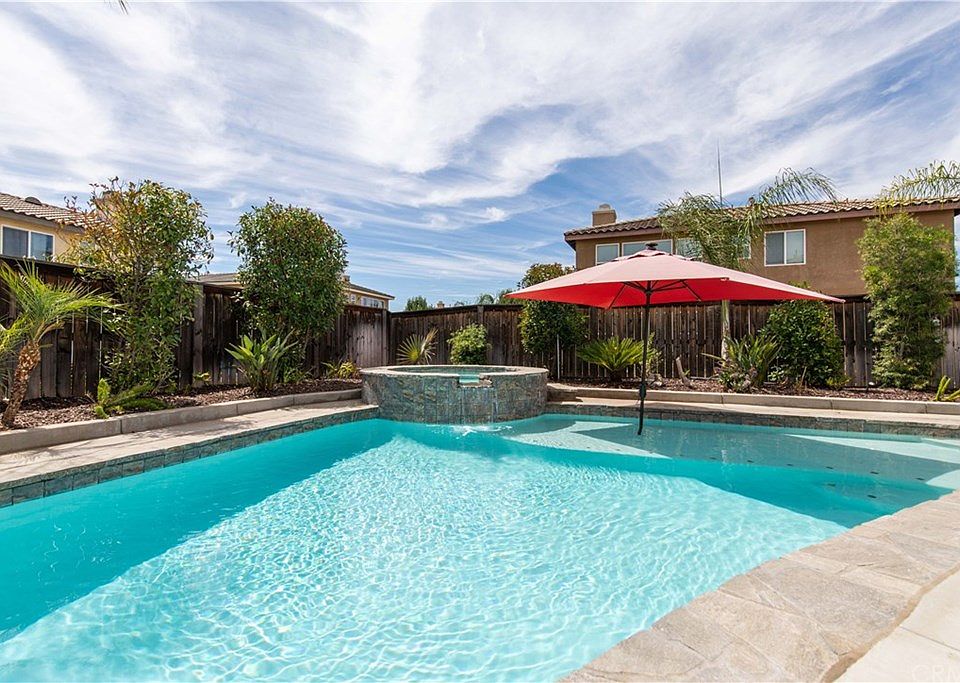 1st image of 32922 Cloverdale Ct