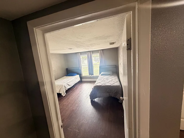 5432 Elgin St — Photo 10