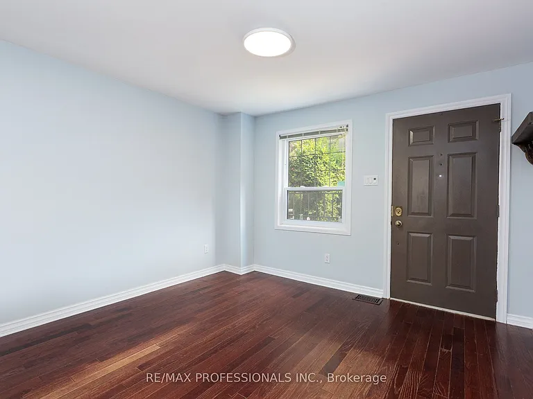4 Runnymede Rd — Photo 4