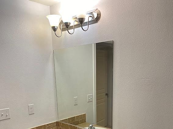 4th image of 529 S Trillium Way