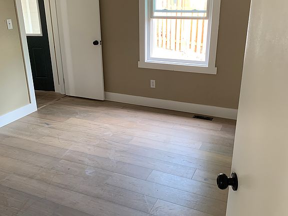 3rd image of 208 N Tippecanoe Dr