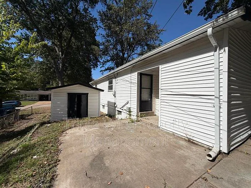 3 bed, 1.0 bath, 936 sqft, $1,350 — Photo 4