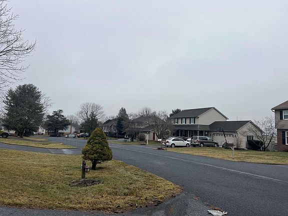4th image of 102 E Manor Dr