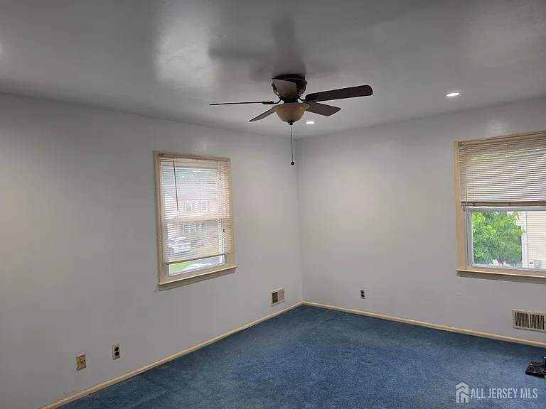 405 Frederick Ave — Photo 5
