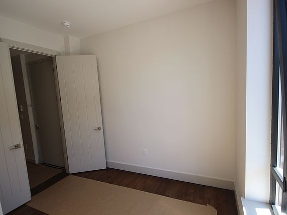 3rd image of 177 Wyckoff Ave #1STDPLX