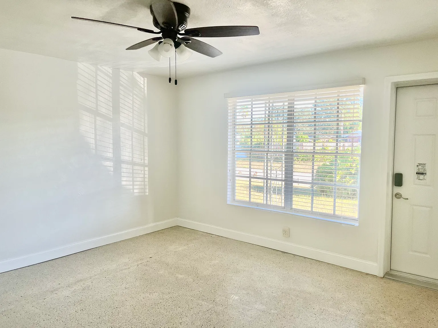 3 bed, 1162 sqft, $2,400 — Photo 2