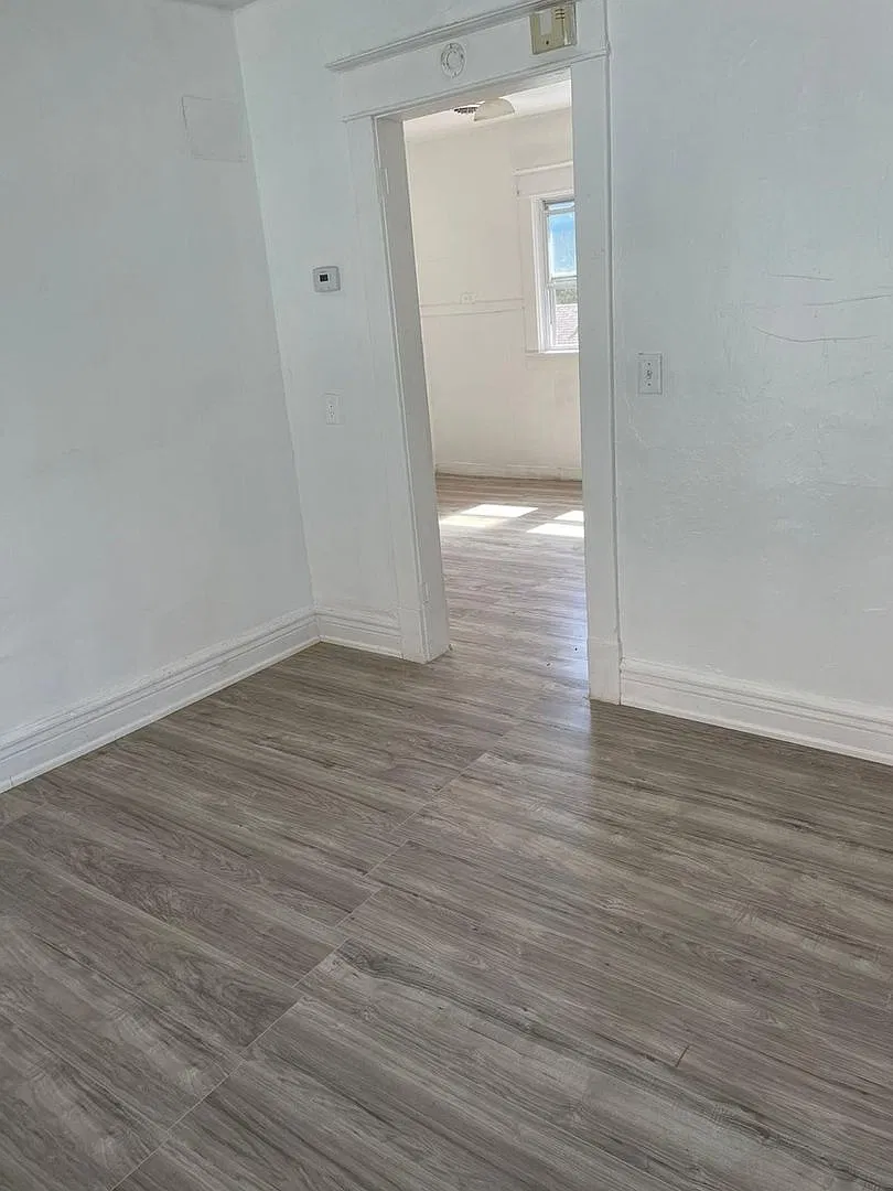Charming 2 BD 1 Bath (1st floor) — Photo 1