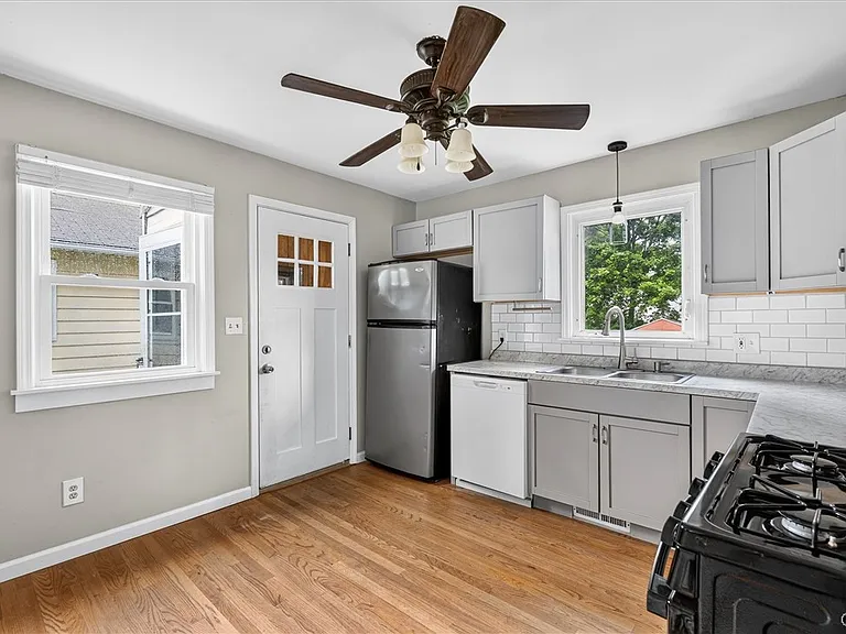 211 Windemere Rd — Photo 6