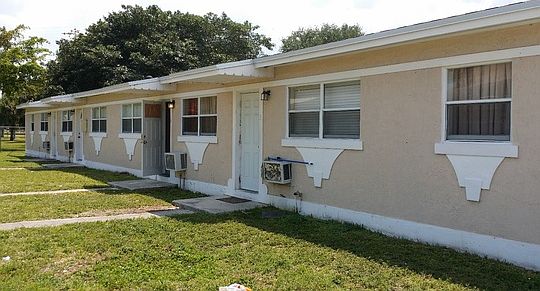 1st image of 711 SW 10th St
