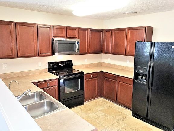 5th image of 2857 Creekbend Dr