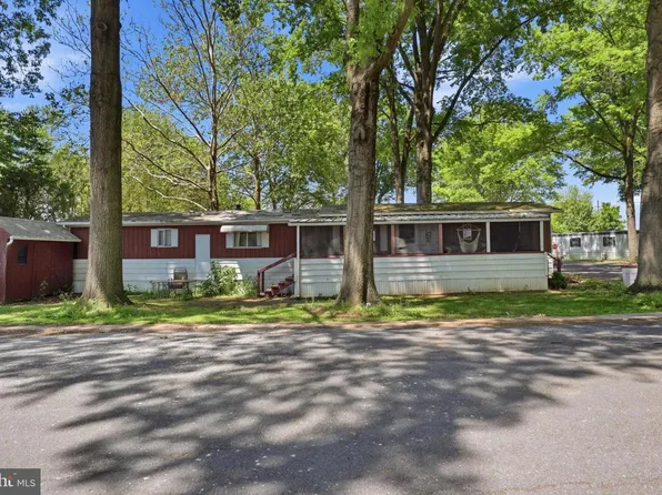 82 Malibu Blvd, Carlisle, PA 17015