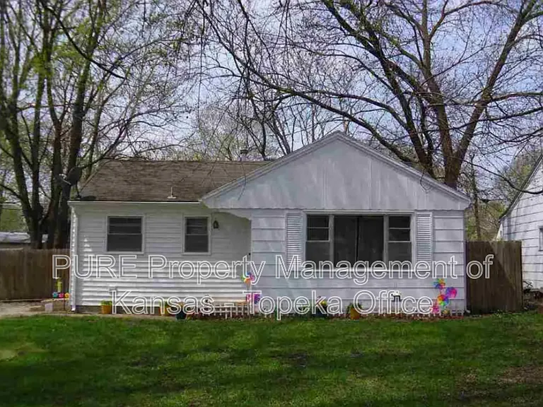 2333 SW Moundview Dr — Photo 2