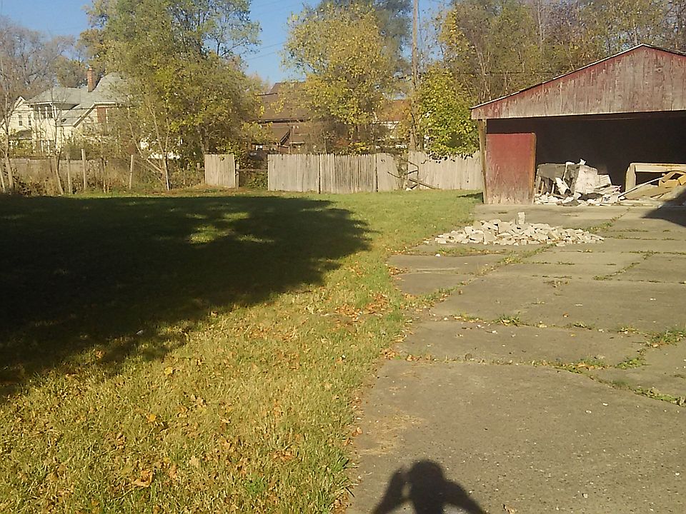 2nd image of 4444 Maxwell St