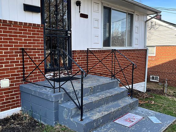 2nd image of 2311 Roslyn Ave
